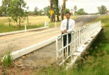 Cash promise builds election bridges