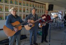 Out-of-town seniors visit Warwick