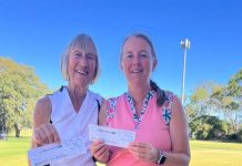 Golfers brave the heat